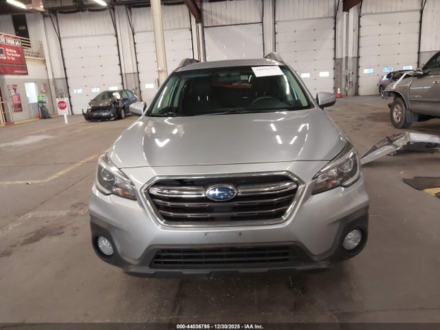 4S4BSACC3J3384818 Subaru Outback 2.5i Premium