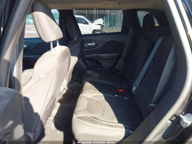 44036809 :رقم المزاد ، 1C4PJLCB1FW771051 vin ، 2015 Jeep Cherokee Latitude مزاد بيع