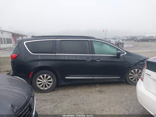 44036845 :رقم المزاد ، 2C4RC1BG0HR507626 vin ، 2017 Chrysler Pacifica Touring-l مزاد بيع