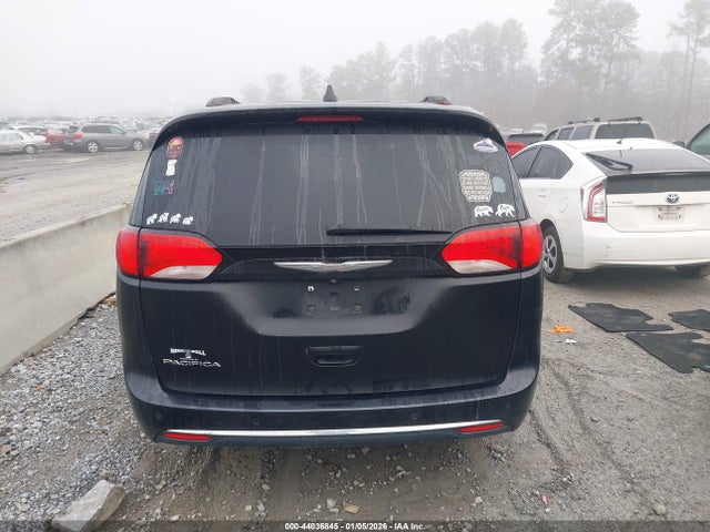 44036845 :رقم المزاد ، 2C4RC1BG0HR507626 vin ، 2017 Chrysler Pacifica Touring-l مزاد بيع