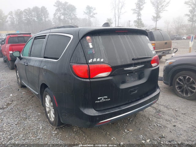 44036845 :رقم المزاد ، 2C4RC1BG0HR507626 vin ، 2017 Chrysler Pacifica Touring-l مزاد بيع