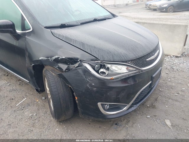 44036845 :رقم المزاد ، 2C4RC1BG0HR507626 vin ، 2017 Chrysler Pacifica Touring-l مزاد بيع