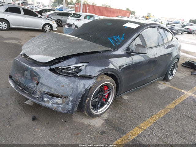 2024 TESLA MODEL Y 7SAYGDED2RF157693 Photo 1