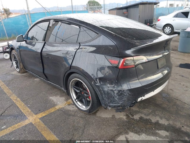 2024 TESLA MODEL Y 7SAYGDED2RF157693 Photo 2
