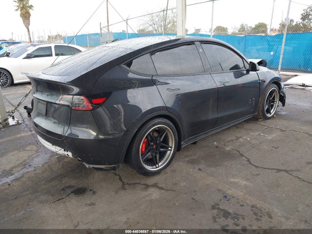 2024 TESLA MODEL Y 7SAYGDED2RF157693 Photo 3