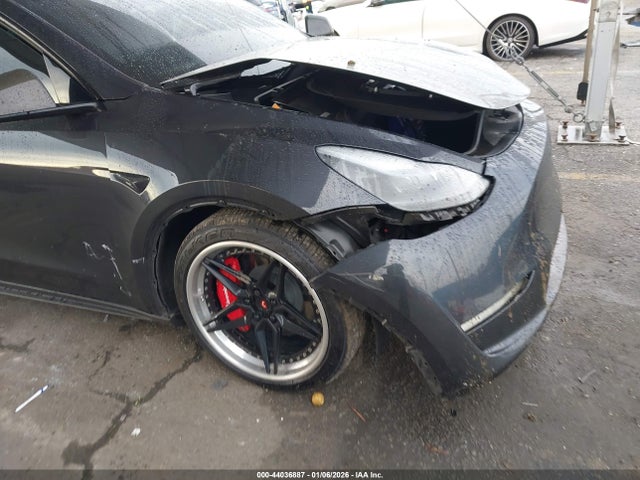 2024 TESLA MODEL Y 7SAYGDED2RF157693 Photo 5