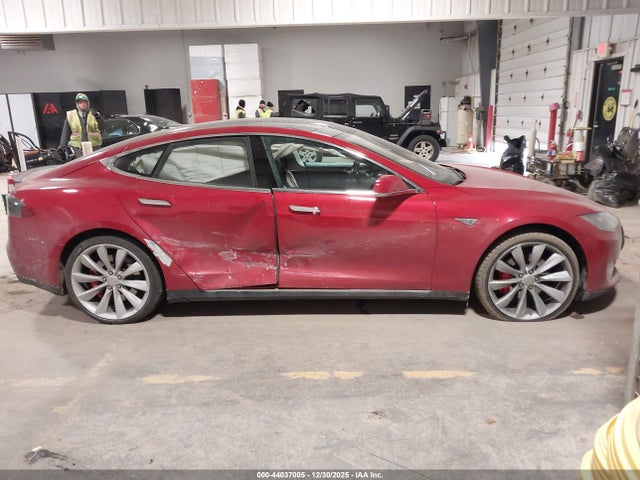 Tesla Model S P85 2014 5YJSA1H16EFP39763 Image 13