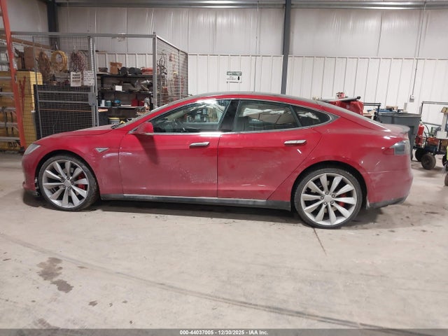 Tesla Model S P85 2014 5YJSA1H16EFP39763 Image 14