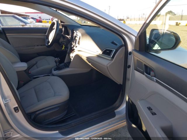 2017 HYUNDAI ELANTRA KMHD74LF7HU084029 Photo 4