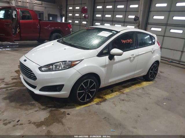Ford FIESTA SE 2018 3FADP4EJ3JM100622 Image 2