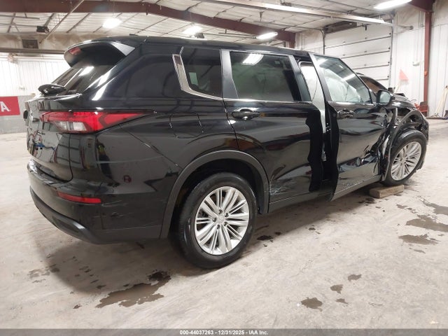 2024 MITSUBISHI OUTLANDER JA4J4UA84RZ087473 Photo 3