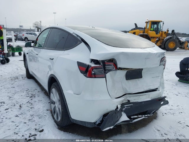 2021 TESLA MODEL Y 5YJYGDEE6MF257469 Photo 2