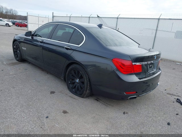 2011 BMW 750I WBAKC6C52BC394142 Photo 2