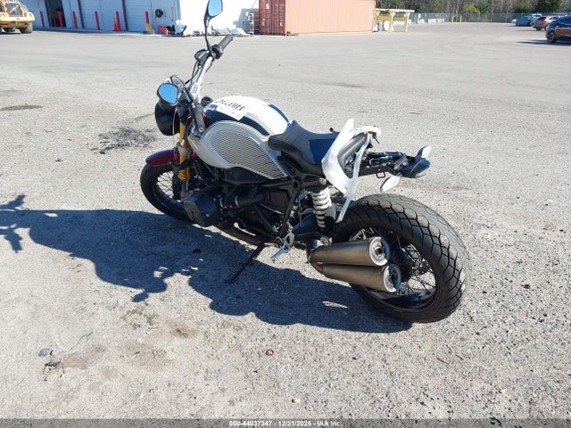 2015 BMW R NINE T WB10A1603FZ583997 Photo 2