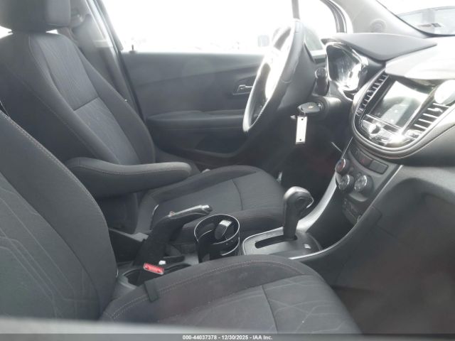 2019 CHEVROLET TRAX 3GNCJPSB5KL404717 Photo 4
