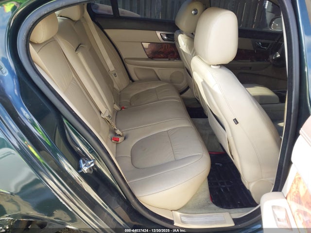 2010 JAGUAR XF SAJWA0GB5ALR75285 Photo 7
