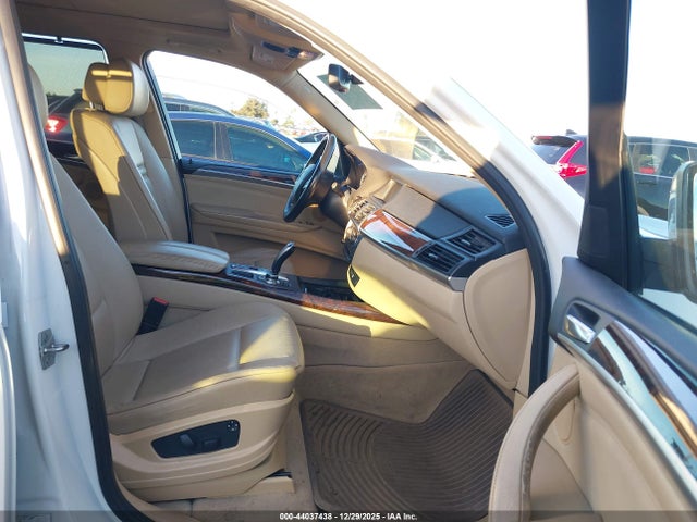 2010 BMW X5 5UXFE4C58AL380861 Photo 4