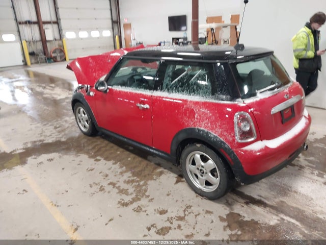 2009 MINI COOPER WMWMF33539TU72789 Photo 2