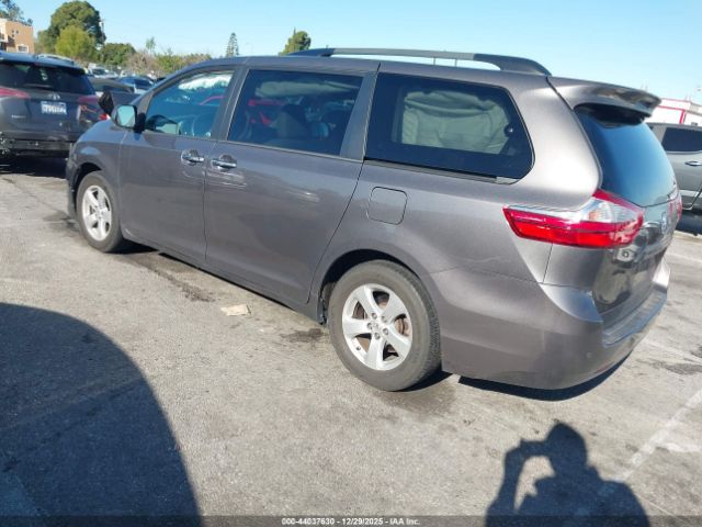 2017 TOYOTA SIENNA 5TDYZ3DC8HS842219 Photo 2