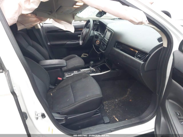 2019 MITSUBISHI OUTLANDER JA4AZ3A37KZ008156 Photo 4