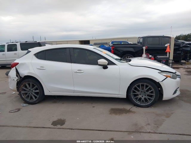 3MZBN1L30JM236732 Mazda Mazda3 Touring