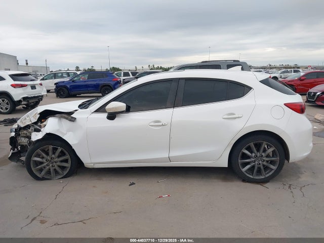 3MZBN1L30JM236732 Mazda Mazda3 Touring