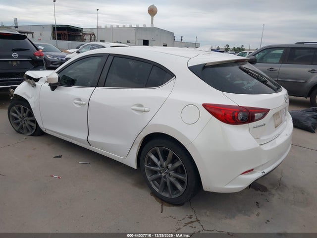 3MZBN1L30JM236732 Mazda Mazda3 Touring