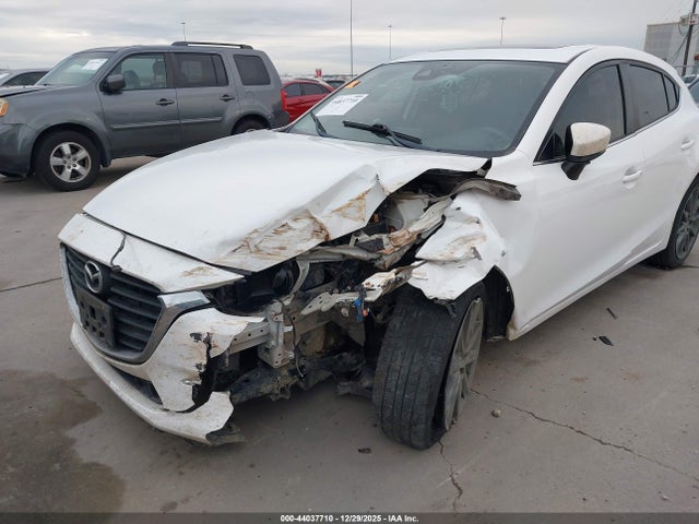 3MZBN1L30JM236732 Mazda Mazda3 Touring