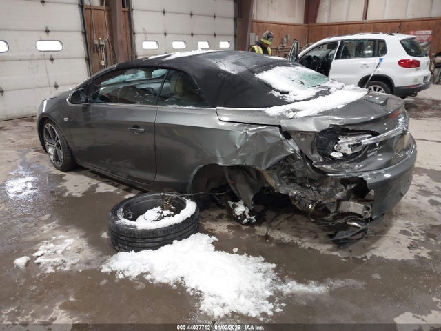 2018 BUICK CASCADA W04WH3N54JG067549 Photo 2