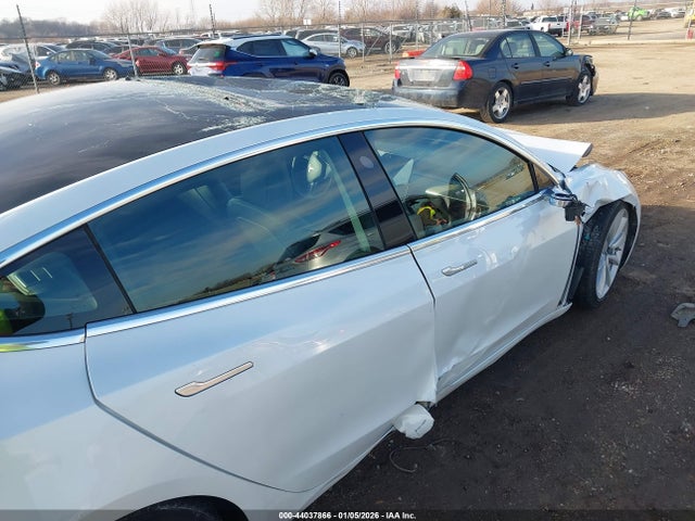 Продаж на аукціоні авто 2020 Tesla Model 3, vin: 5YJ3E1EA2LF738040, номер лоту: 44037866