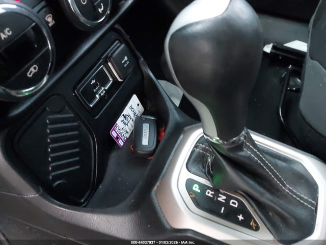 ZACCJADB1HPF99329 Jeep Renegade Limited Fwd