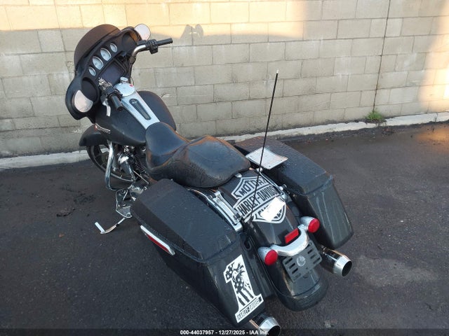 Harley-Davidson FLHX 2023 1HD1KBC15PB678125 Image 3