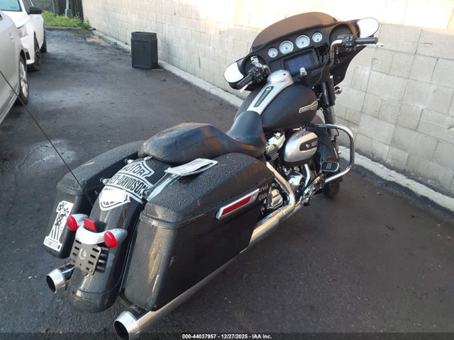 Harley-Davidson FLHX 2023 1HD1KBC15PB678125 Image 4