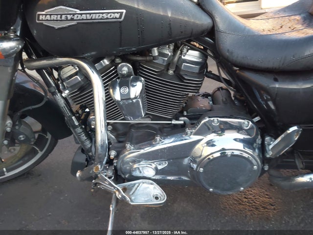 Harley-Davidson FLHX 2023 1HD1KBC15PB678125 Image 9