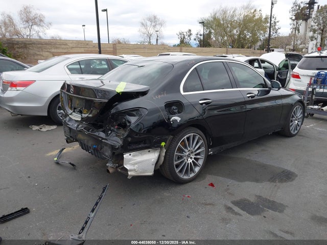 W1KWF8DBXMR615830 Mercedes-Benz C 300 Sedan
