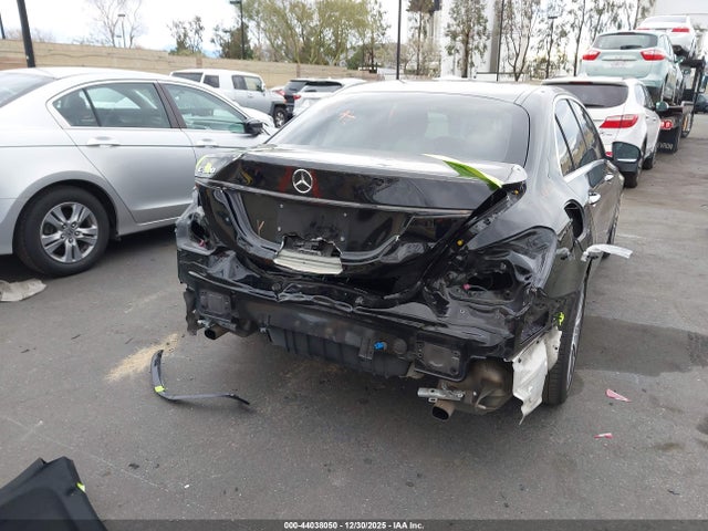 W1KWF8DBXMR615830 Mercedes-Benz C 300 Sedan