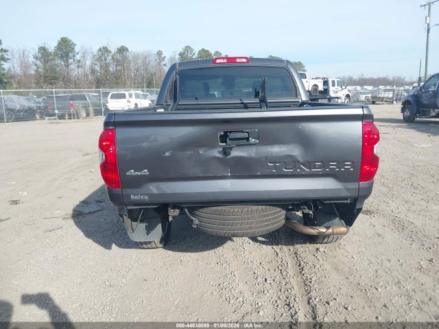 5TFHY5F13EX330450 Toyota Tundra Limited 5.7l V8