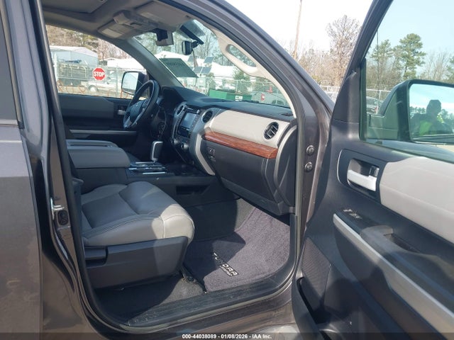 5TFHY5F13EX330450 Toyota Tundra Limited 5.7l V8