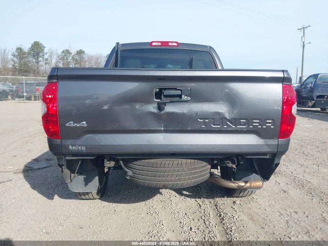 5TFHY5F13EX330450 Toyota Tundra Limited 5.7l V8
