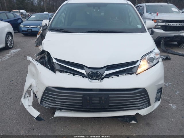 5TDDZ3DC2LS240262 Toyota SIENNA XLE