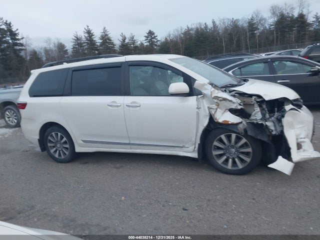 5TDDZ3DC2LS240262 Toyota SIENNA XLE