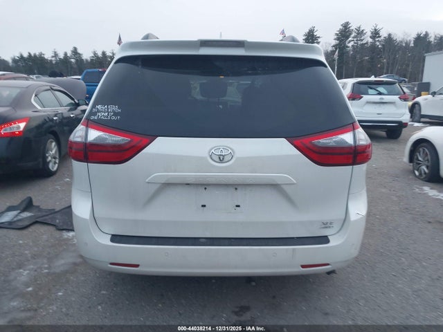 5TDDZ3DC2LS240262 Toyota SIENNA XLE
