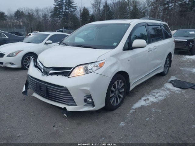 5TDDZ3DC2LS240262 Toyota SIENNA XLE