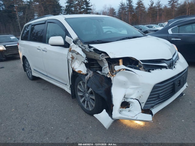 5TDDZ3DC2LS240262 Toyota SIENNA XLE