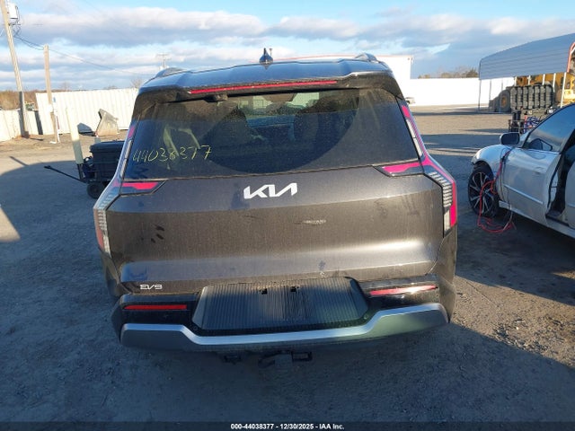 KNDADFS54R6028186 KIA Ev9 Land