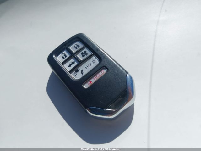 2018 HONDA CLARITY PLUG-IN HYBRID JHMZC5F3XJC003645 Photo 10