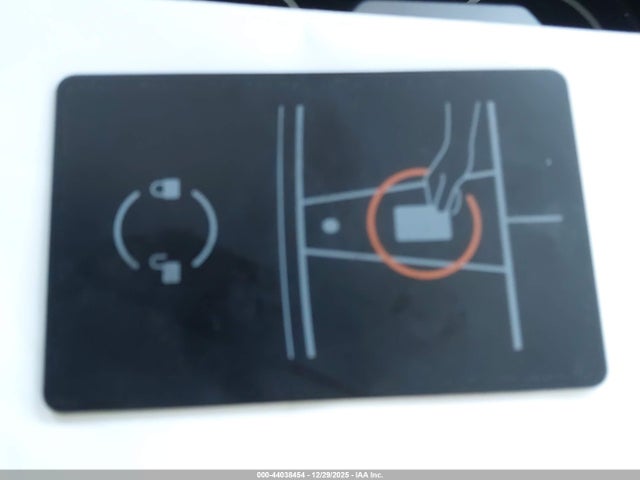 2024 TESLA MODEL Y 7SAYGDEE6RF986520 Photo 10