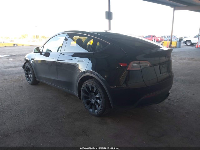 2024 TESLA MODEL Y 7SAYGDEE6RF986520 Photo 2