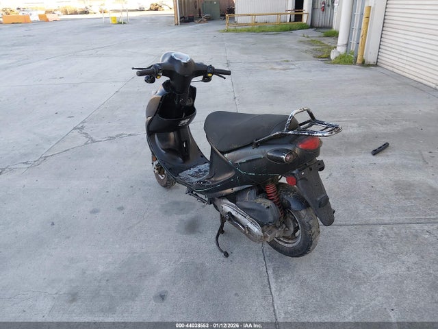 Genuine Scooter Co. Buddy 125 2014 RFVPAC201E1016743 Image 3