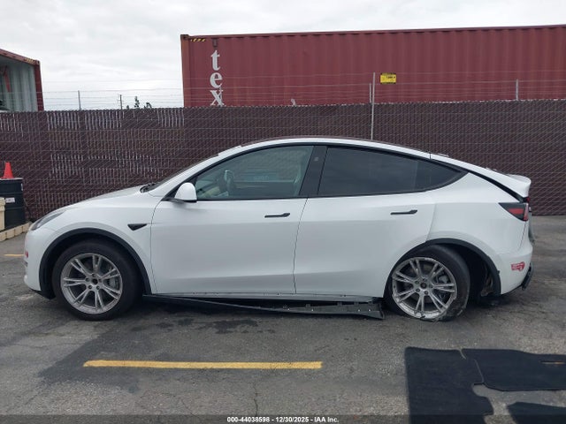 Tesla Model Y Rwd 2023 7SAYGDED4PF956016 Image 13